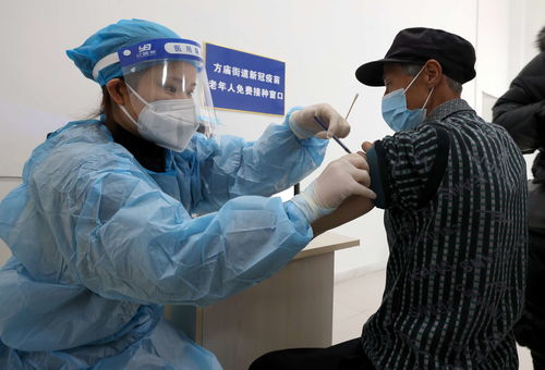 四问老年人疫苗接种 疫情防控一线的调查与咨询