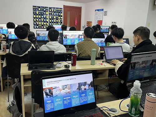 宇信科技华东区主管亲临千锋教育杭州校区，开展企业宣讲与信息咨询服务